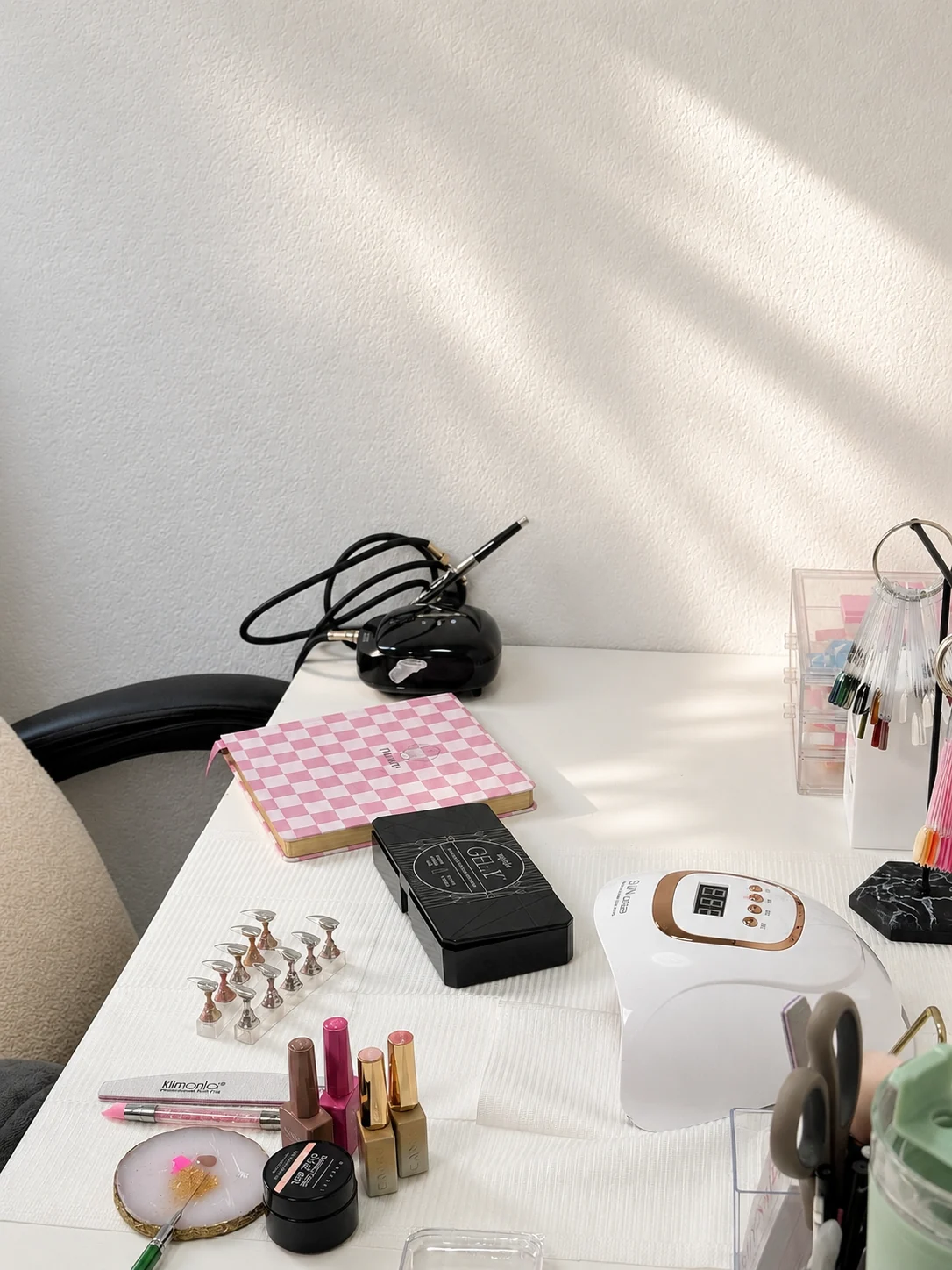 L'atelier NHY.NAILZ où chaque set est peint à la main